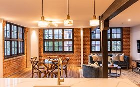 Johnston Apartments - Award-Winning Building, Your Unforgettable Stay